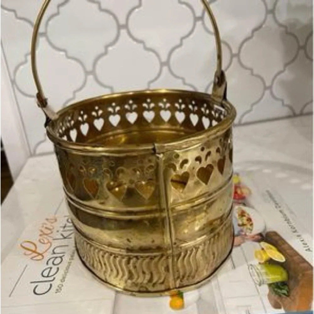 Vintage Brass Oval Basket w/ Handle 5.5”W x7.5”L x4.25D x8.5 H w/ gandl